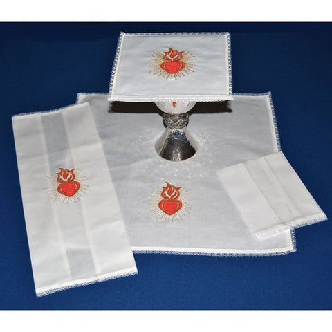 3022 SACRED HEART MASS LINEN SET W/LACE EDGING